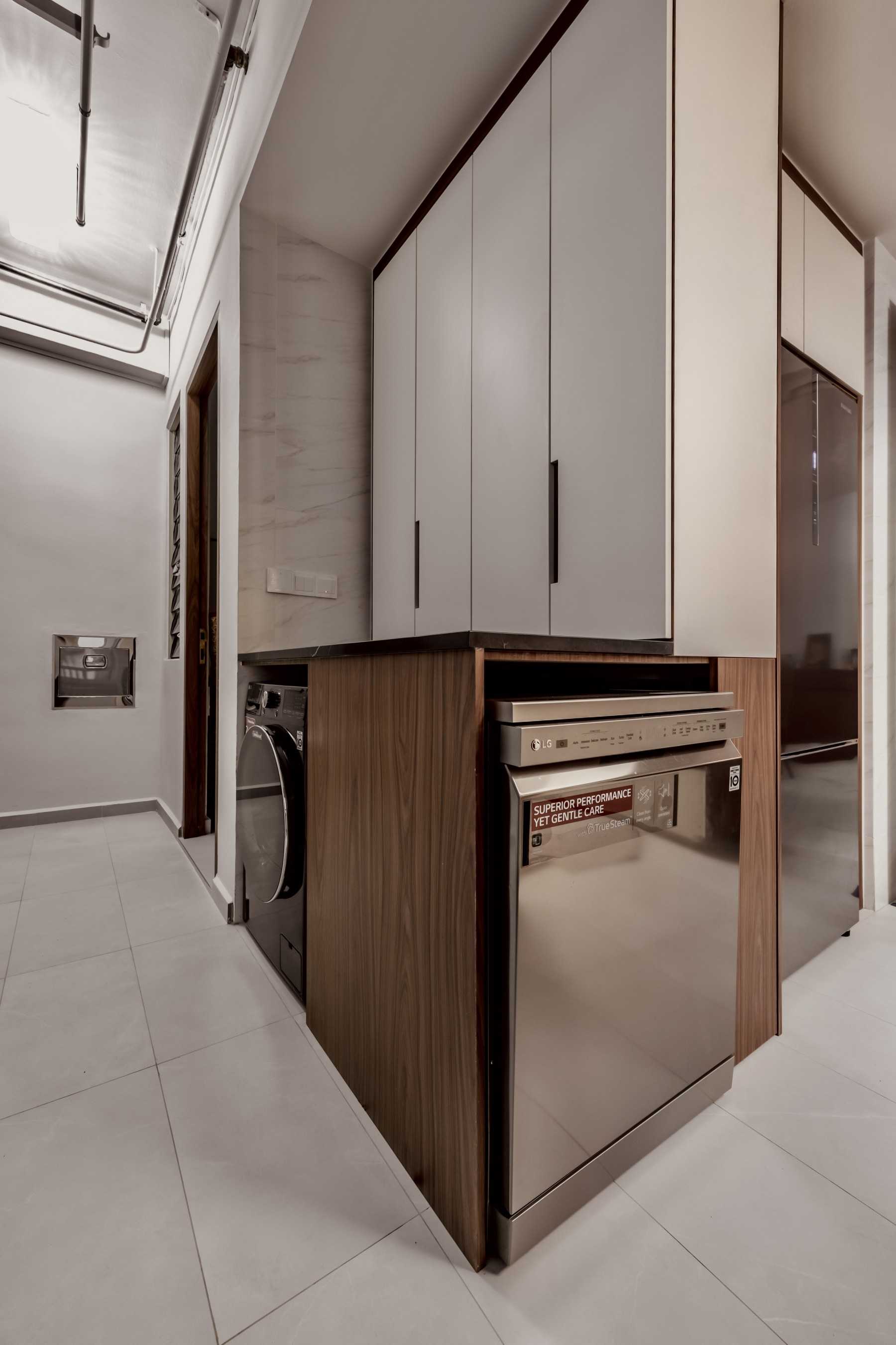 Modern Service Yard with Laundry Area and Storage Cabinets