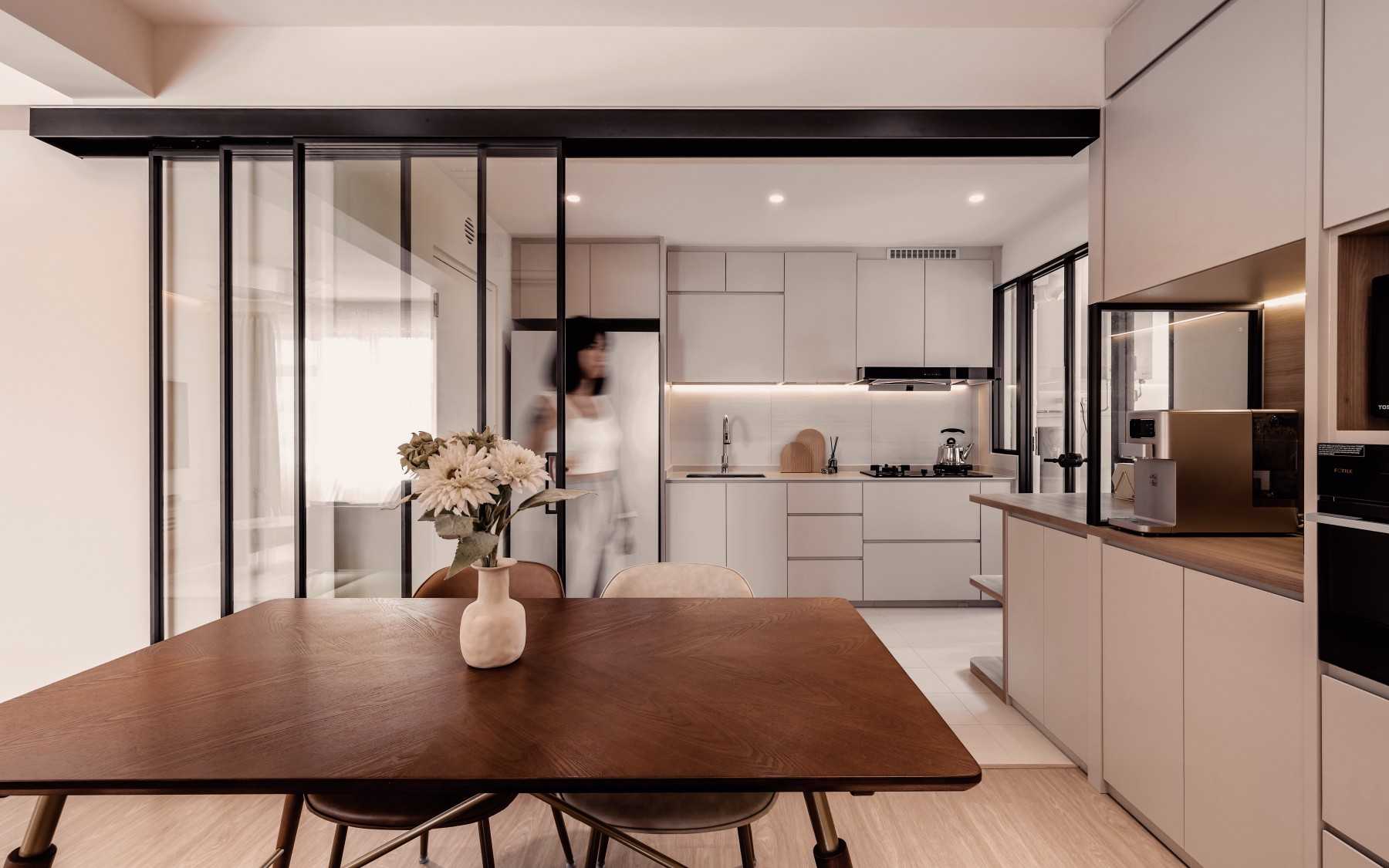 Minimalist Kitchen with Open Kitchen and Kitchen Cabinets