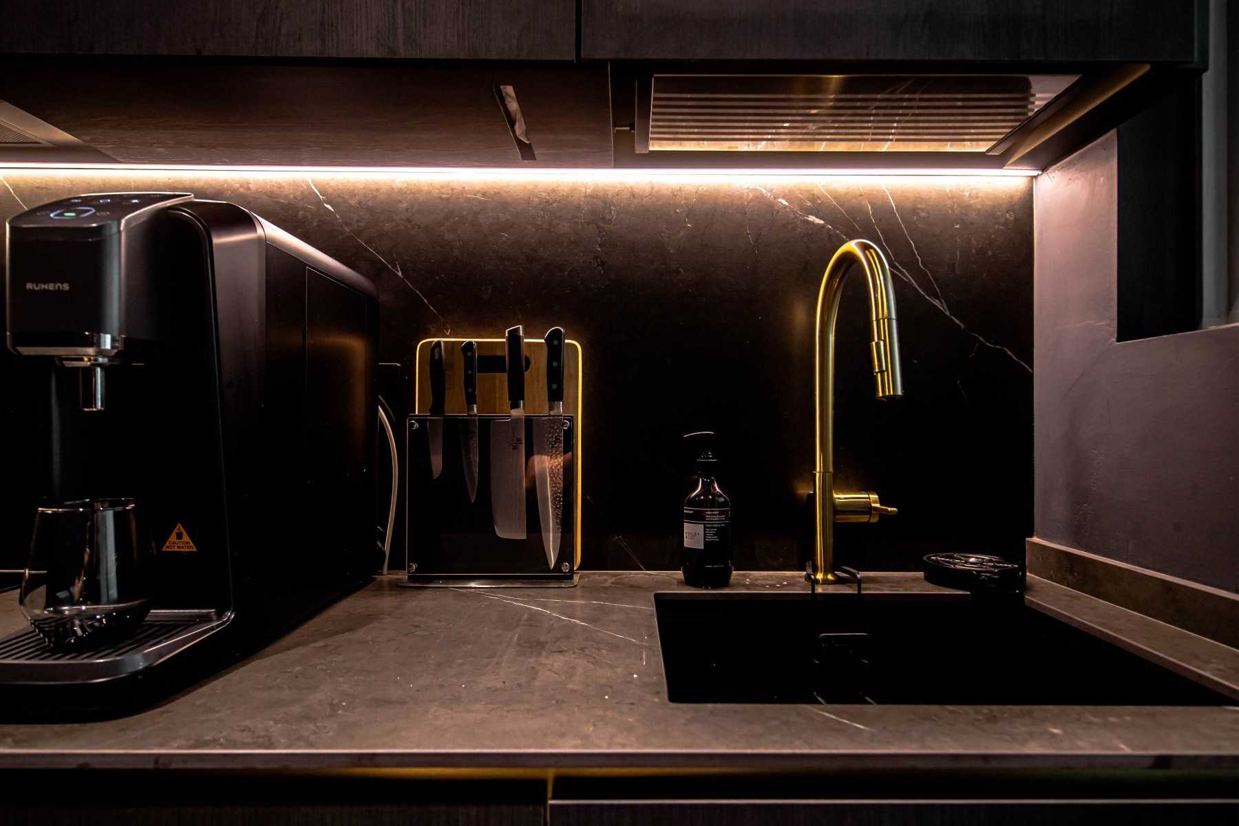 Contemporary Kitchen with Countertop and Kitchen Accessories