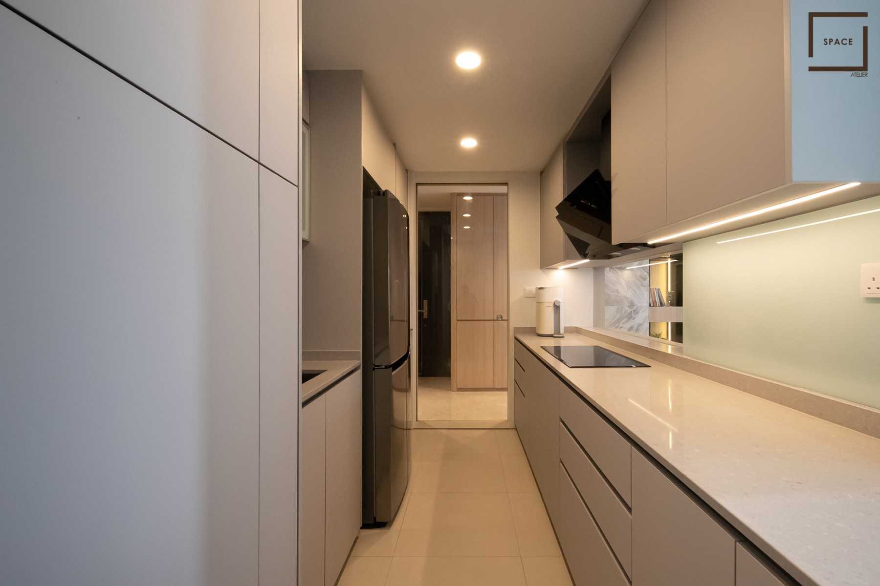 Contemporary Kitchen with Kitchen Accessories and Kitchen Tap