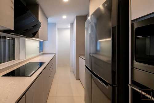Contemporary Kitchen at Resale Condo @ Thomson Grand