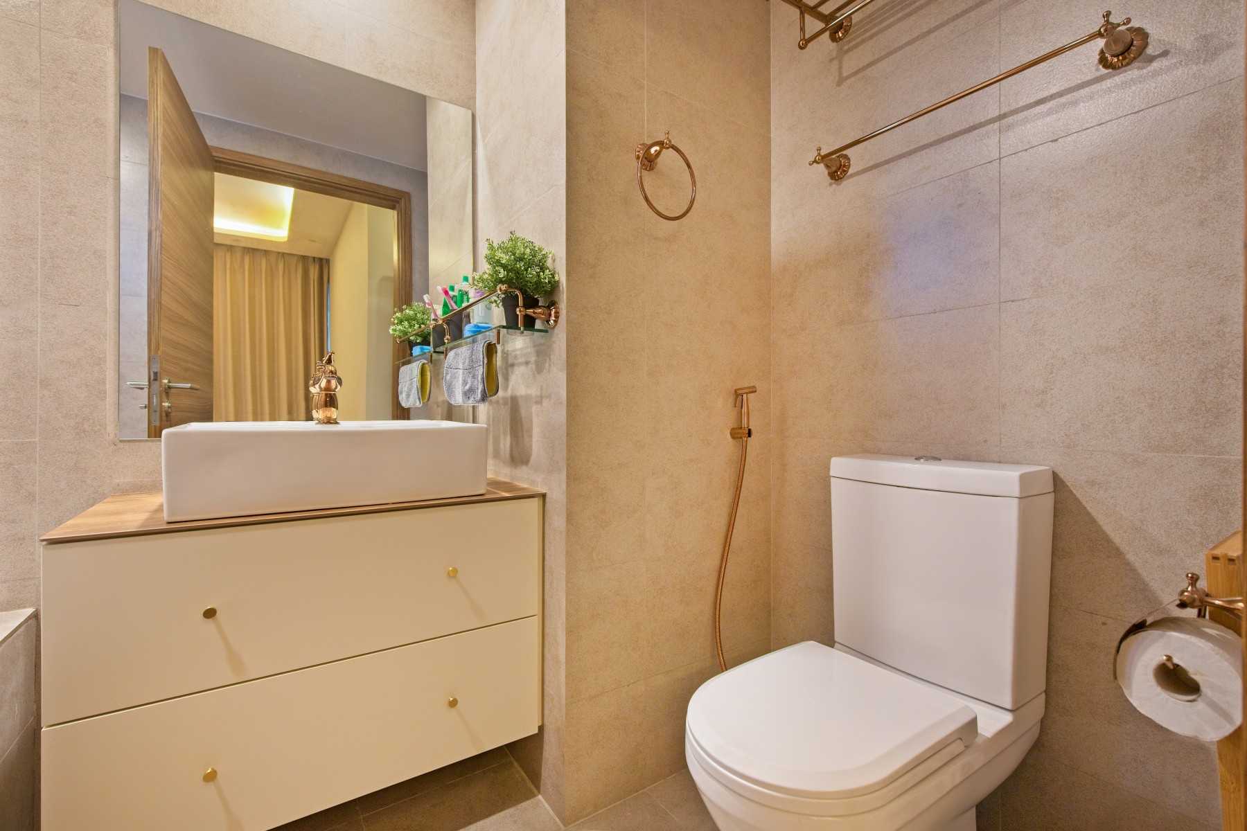 Minimalist Bathroom with Mirror and Wash Basins