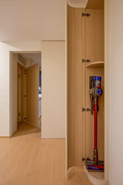 Minimalist Entryway at The Canopy Condo