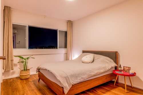 Contemporary Bedroom at 424 Tampines St 41