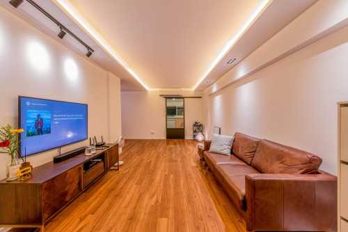 Contemporary Living Room at 424 Tampines St 41