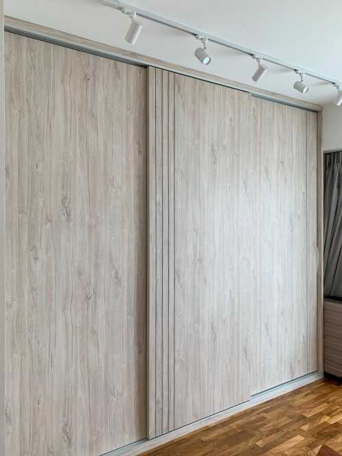 Scandinavian Walk-in Wardrobe at The Pinnacle@Duxton