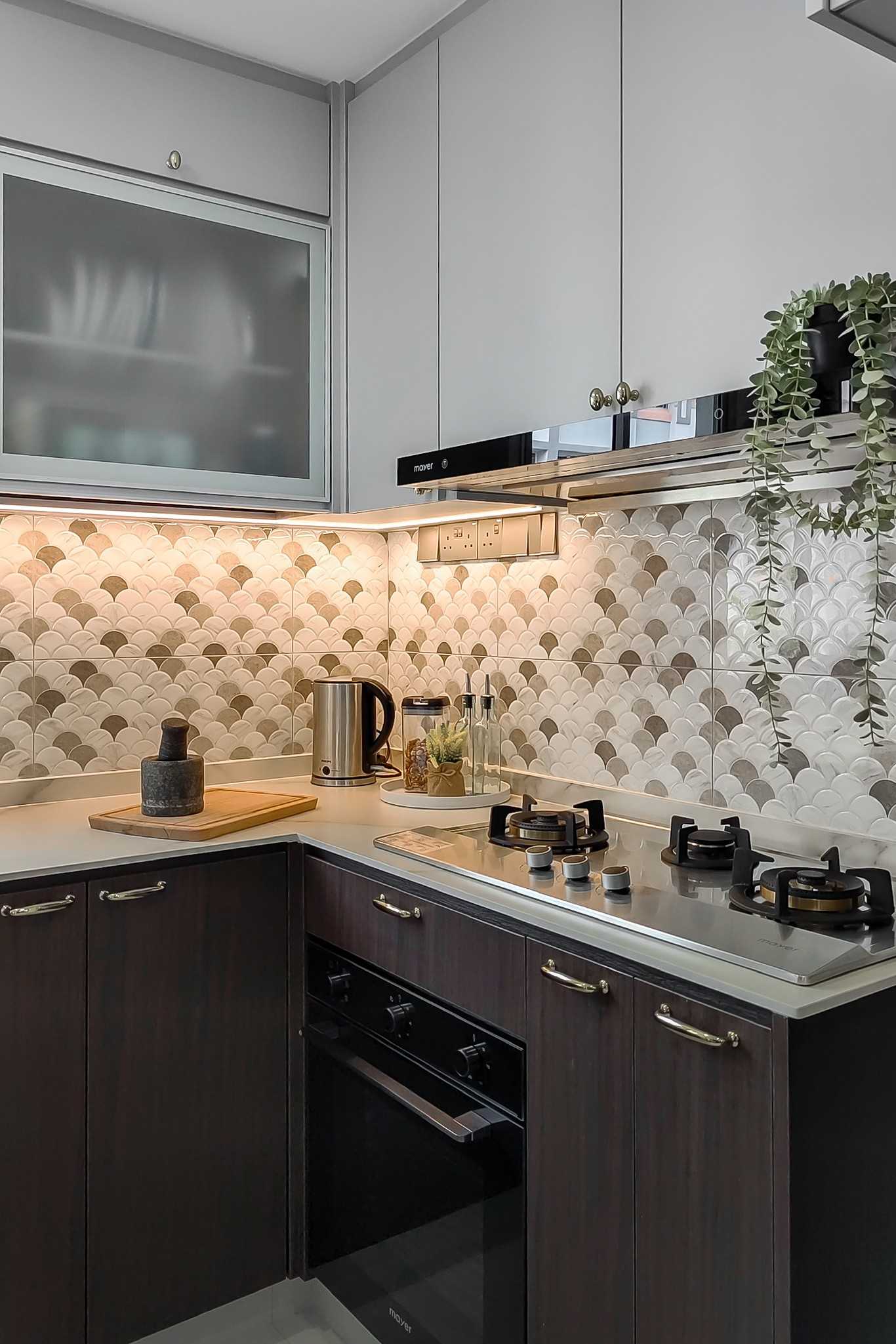 Modern Kitchen with Countertop and Kitchen Backsplash
