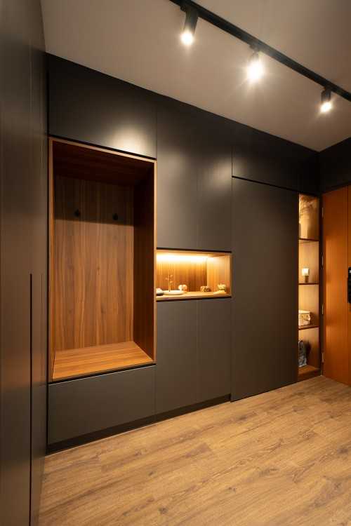 Minimalist Entryway at 467 Yishun