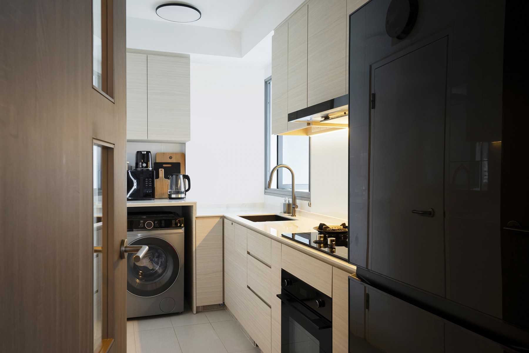 Contemporary Kitchen with Countertop and Kitchen Window