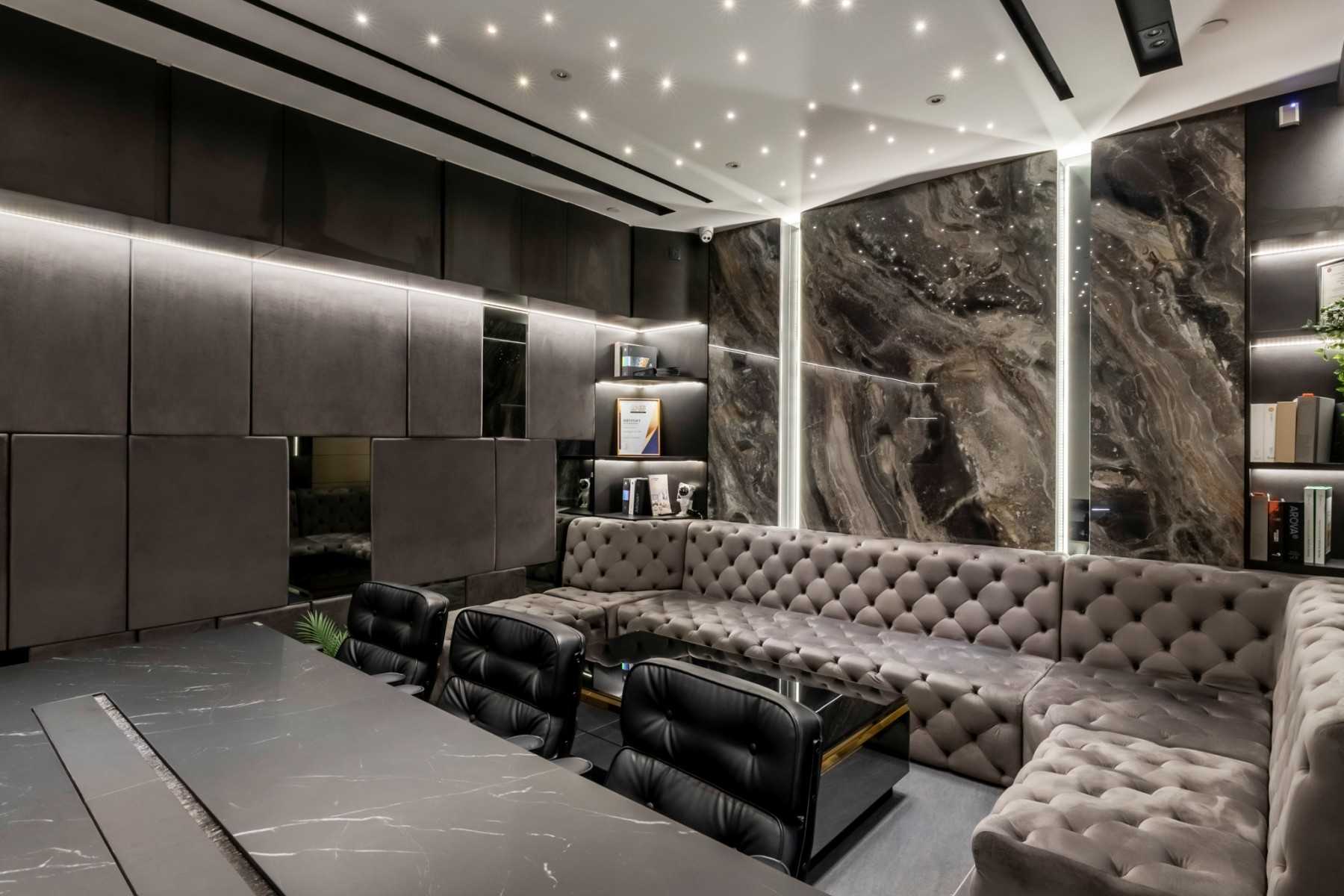 Modern Showroom with Feature Wall and Ceiling Light