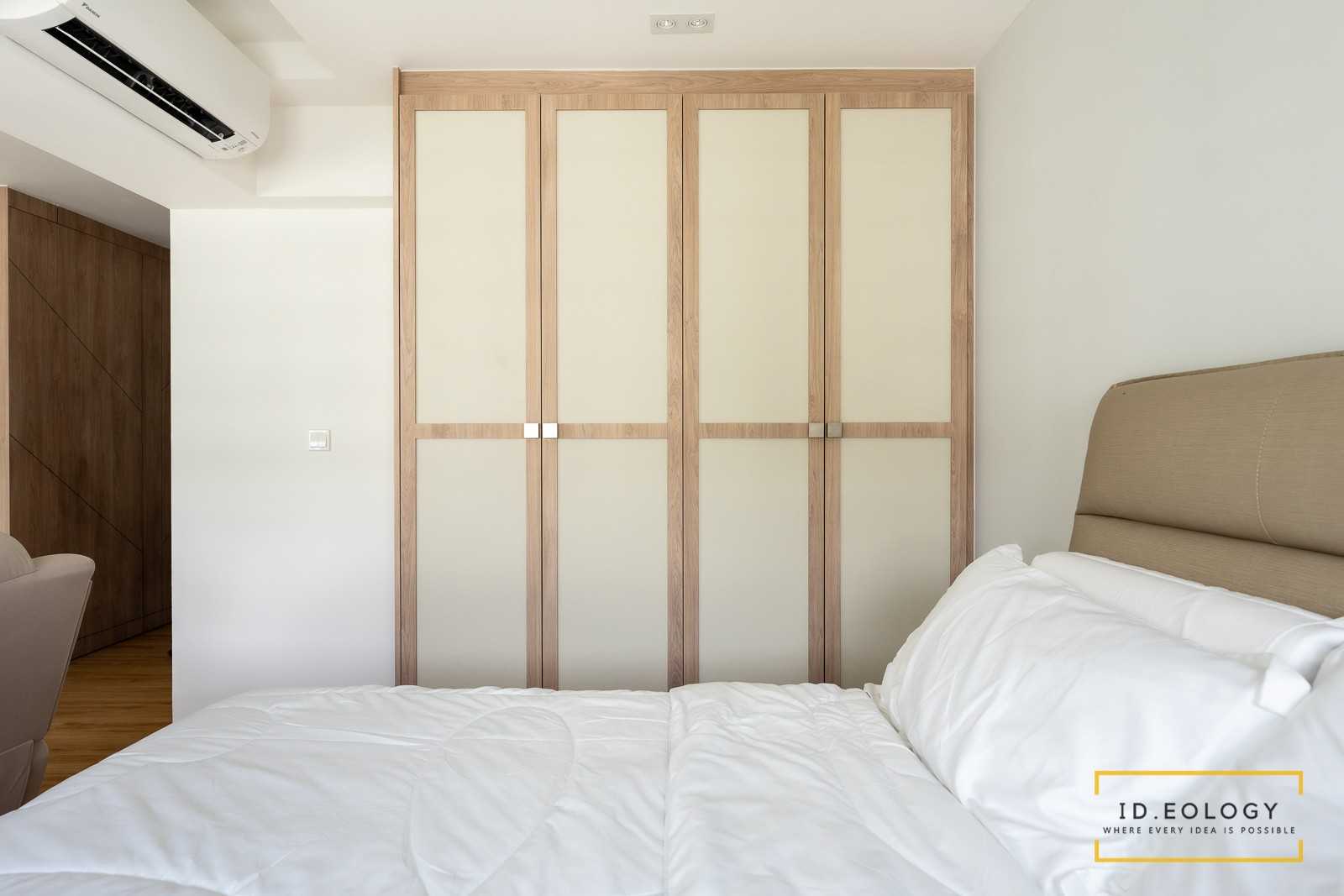 Modern Bedroom with Wardrobe and Queen Bed