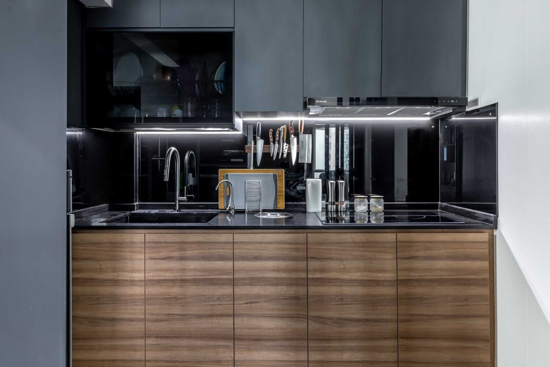 Modern Kitchen with Countertop and Open Kitchen