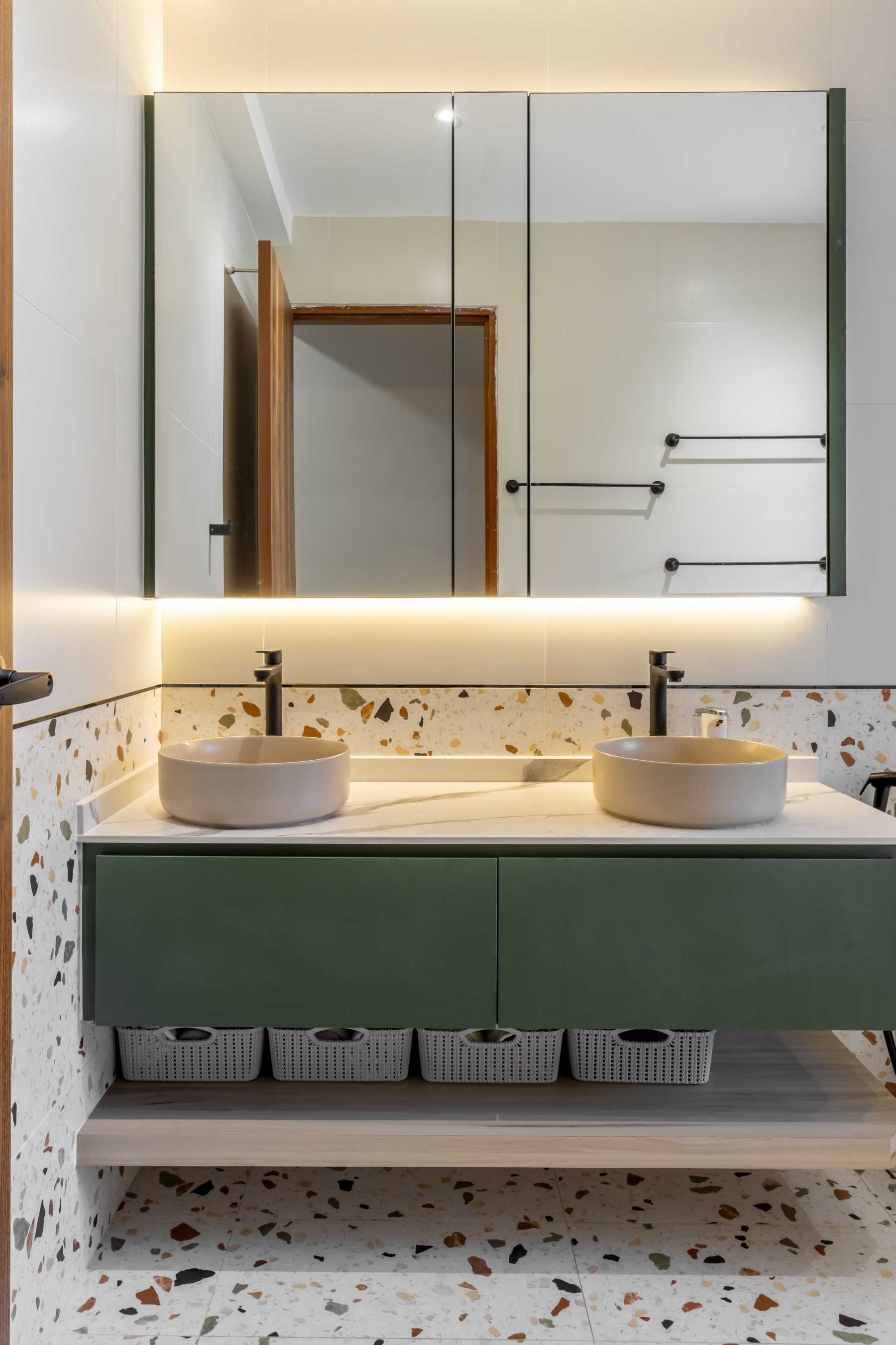 Minimalist Bathroom with Countertop and Mirror