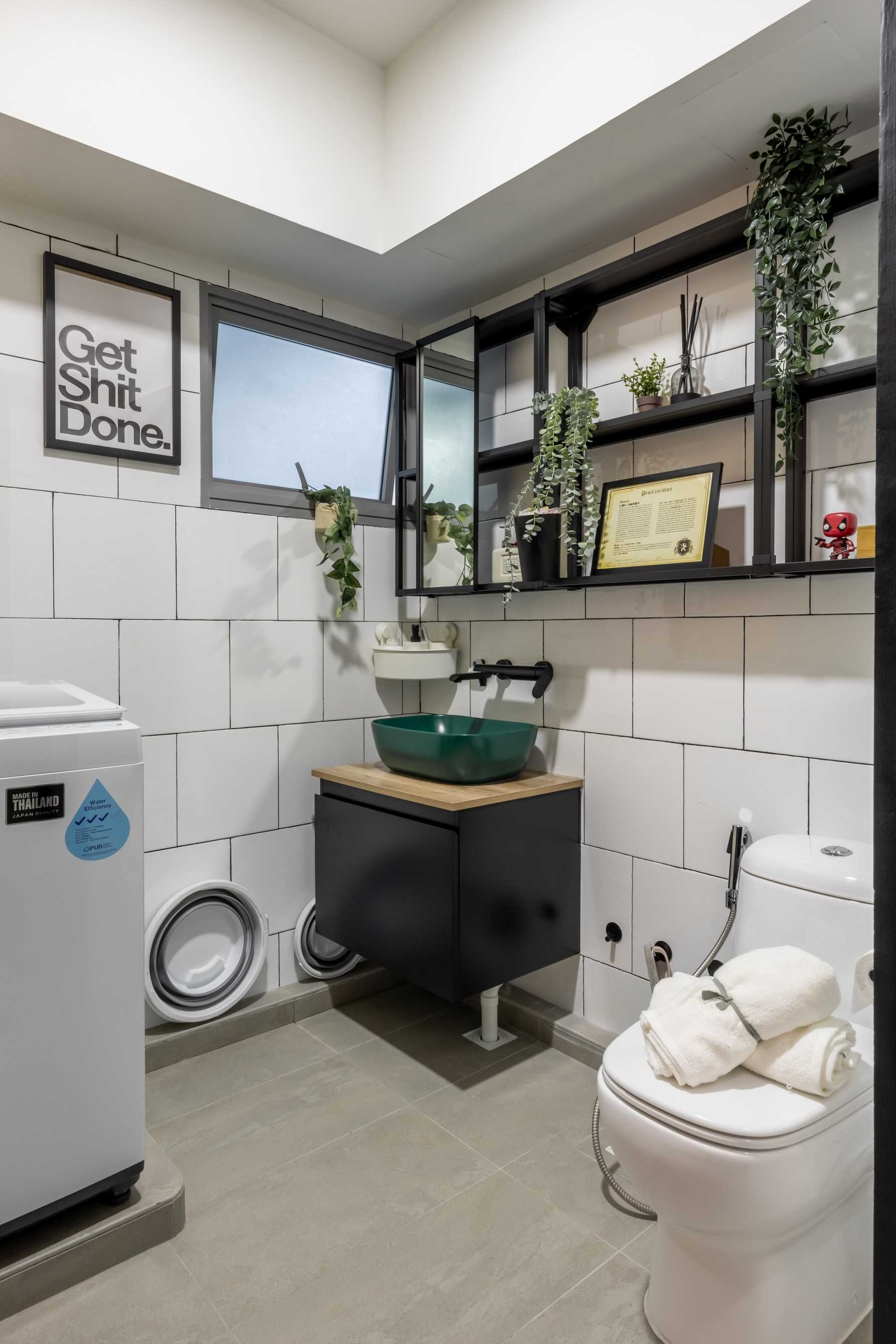 Transitional Bathroom with Homogeneous Tiles and Laundry Baskets
