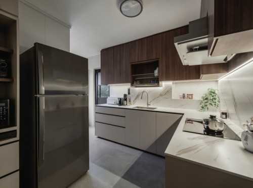 Contemporary Kitchen at 201 Bishan st23