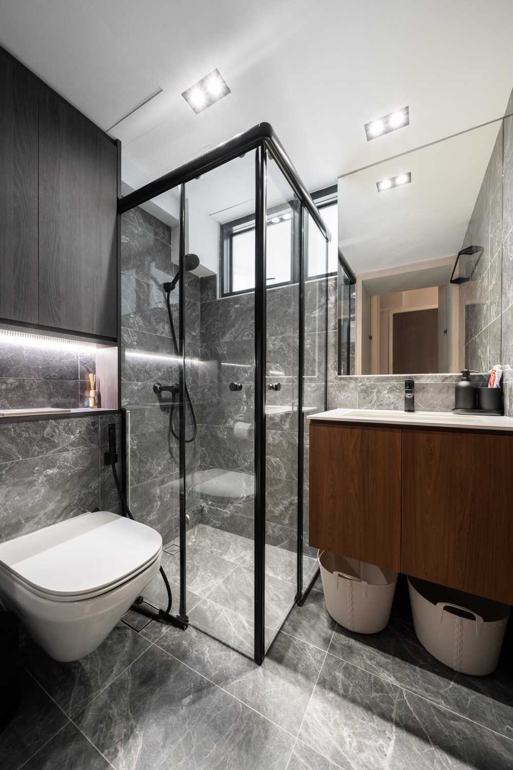 Scandinavian Bathroom with Mirror and Bathroom Storage
