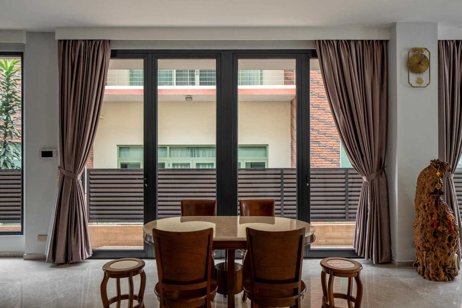 Contemporary Dining Room with Ceiling Light and Dining Table