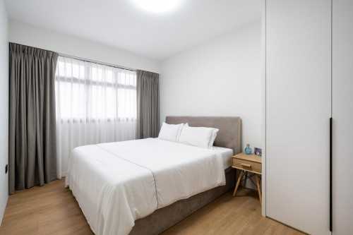 Minimalist Bedroom at 411 Northshore drive
