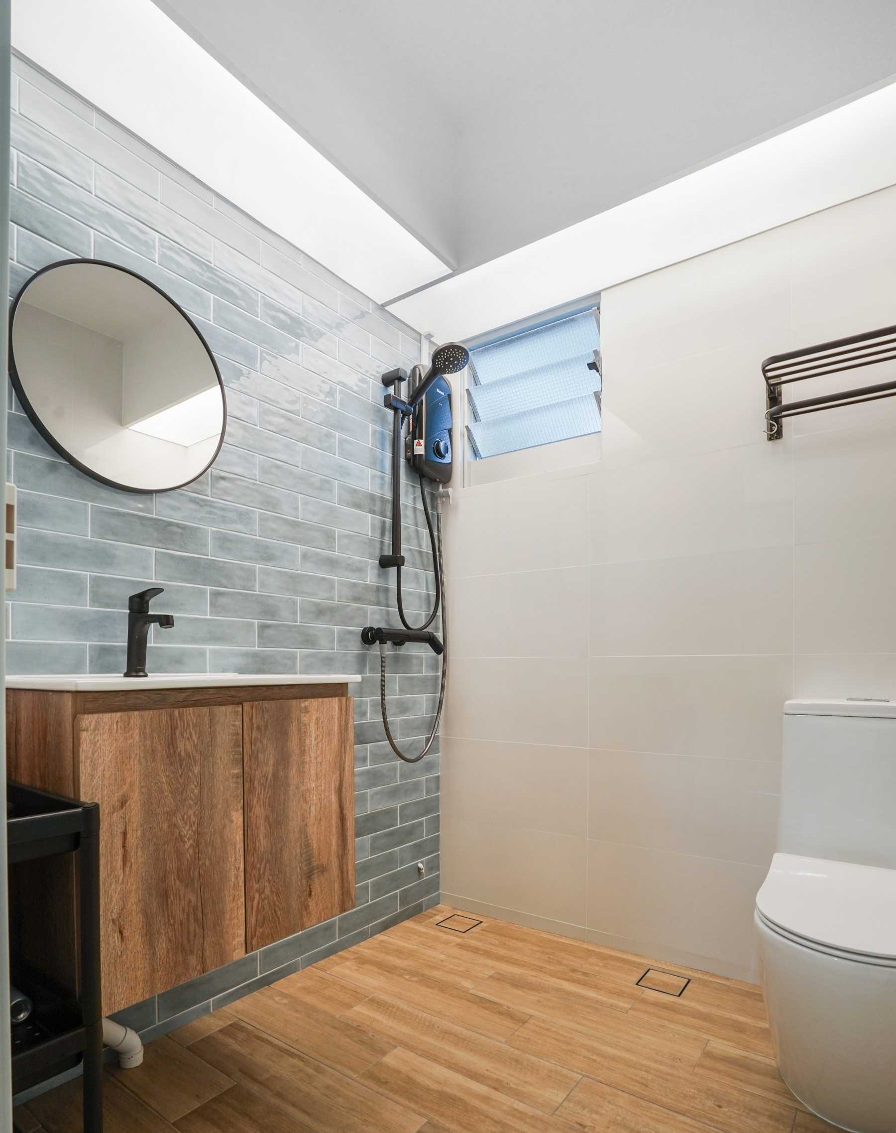 Scandinavian Bathroom with Countertop and Wood Flooring