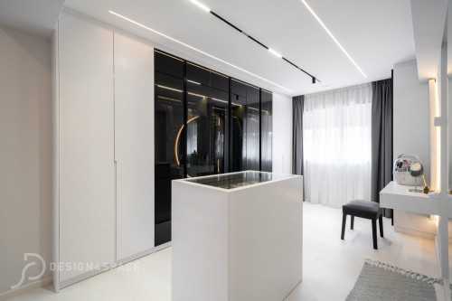 Modern Walk-in Wardrobe at Pasir Ris | 140 Pasir Ris