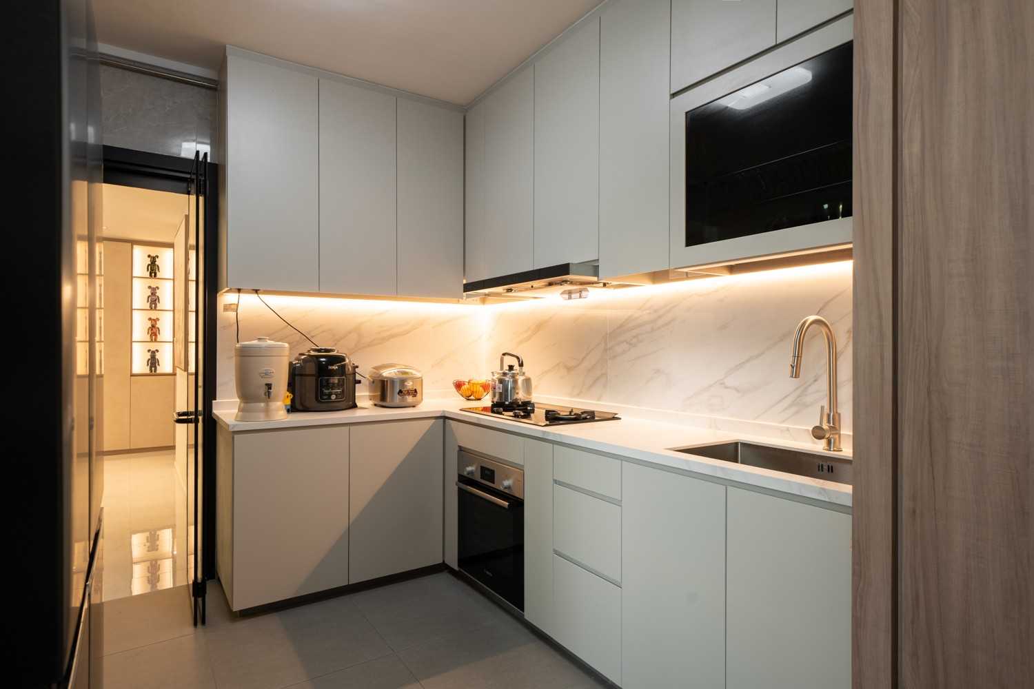 Modern Kitchen with Kitchen Island and Open Kitchen