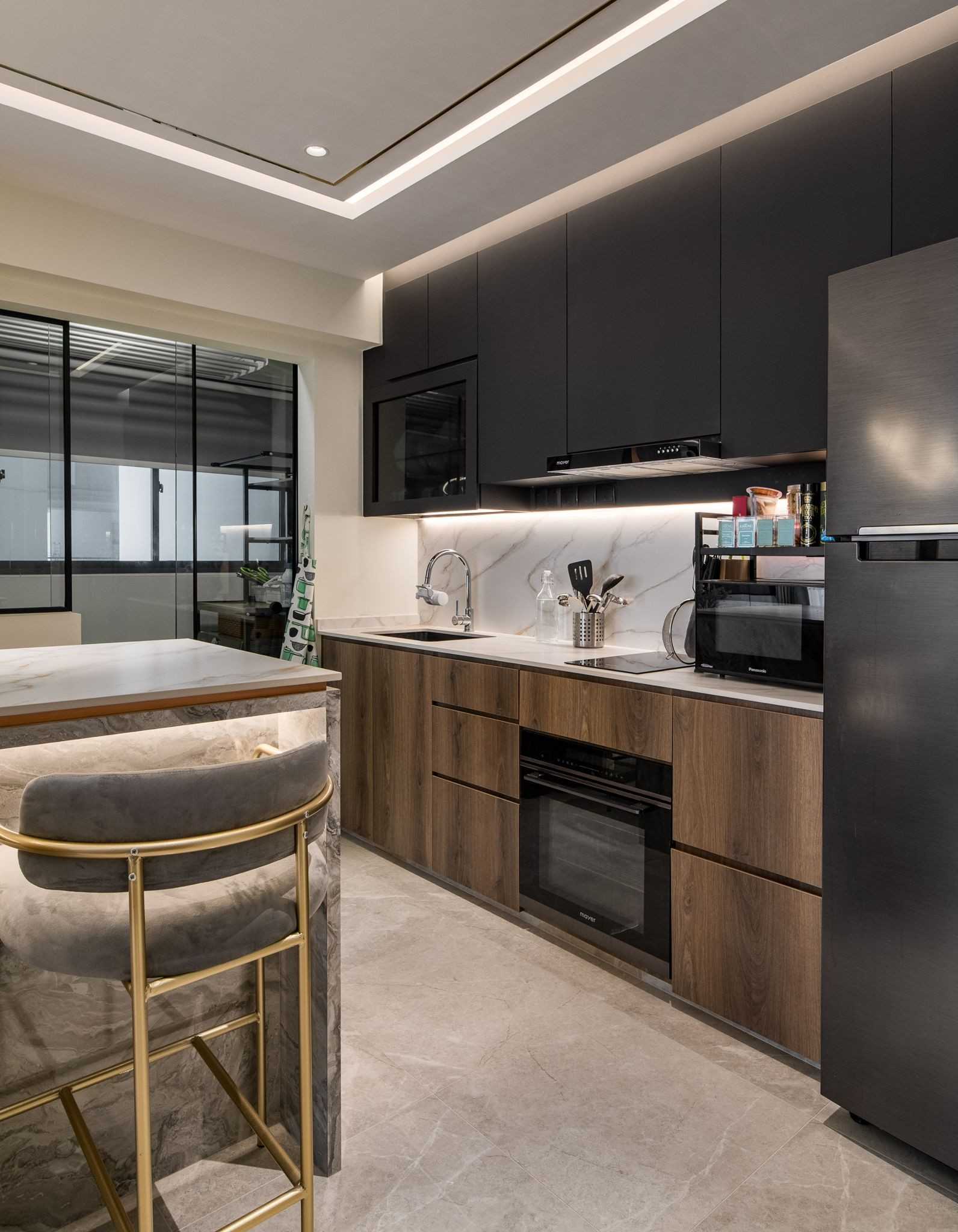 Contemporary Kitchen with Countertop and Homogeneous Tiles