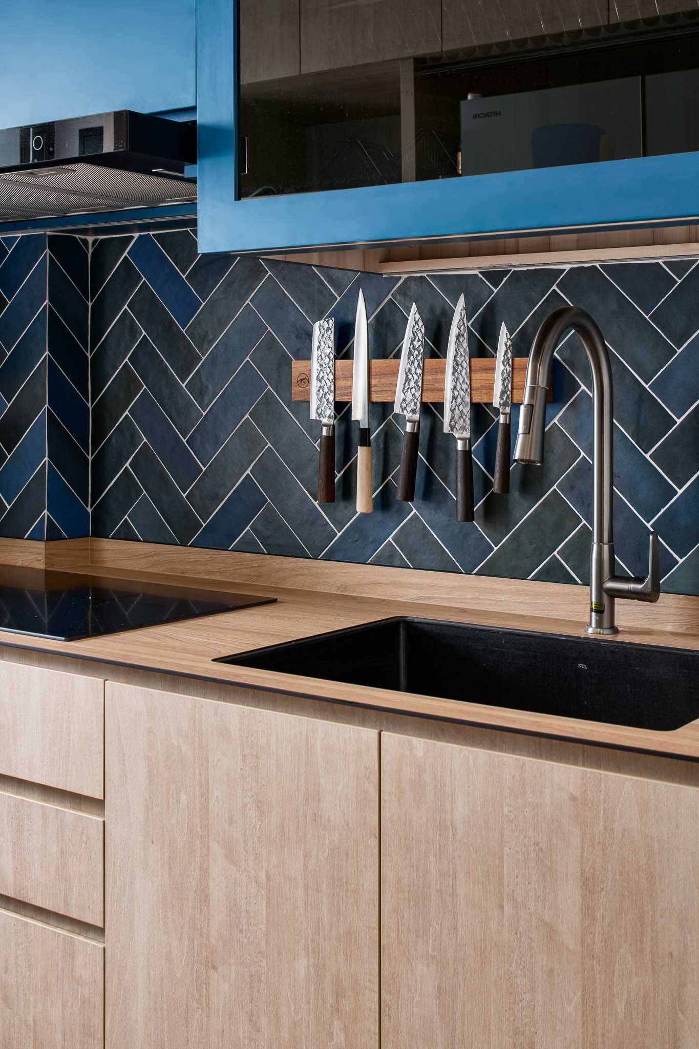 Eclectic Kitchen with Countertop and Homogeneous Tiles