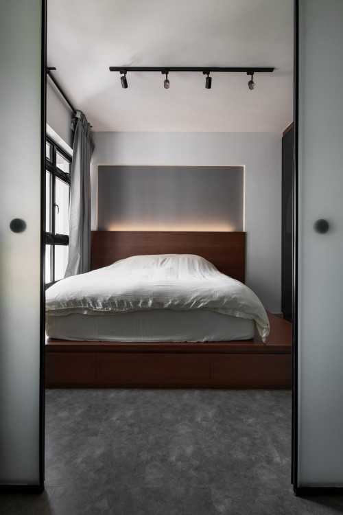 Modern Bedroom at 402a northshore dr