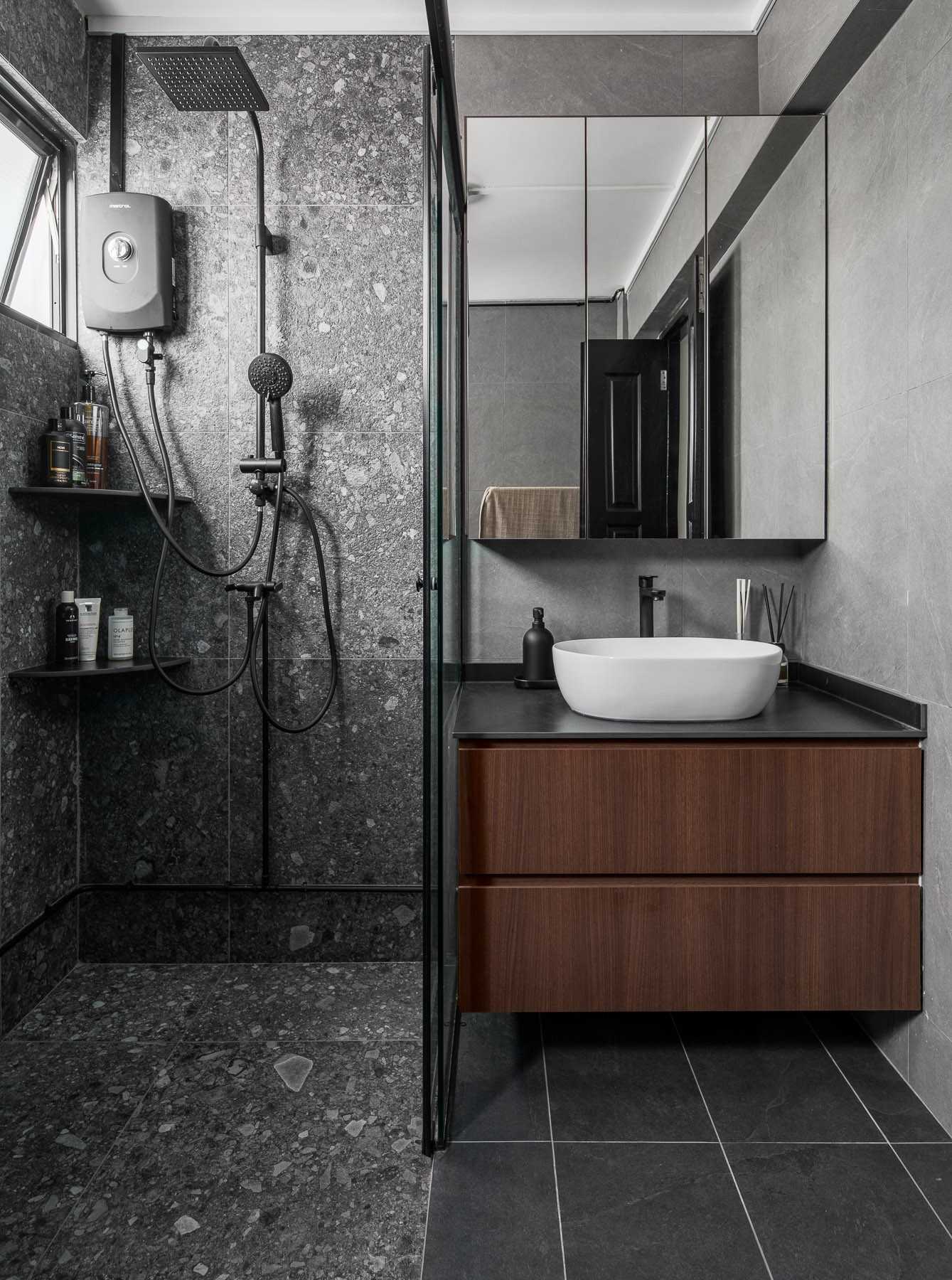 Country Bathroom with Countertop and Homogeneous Tiles
