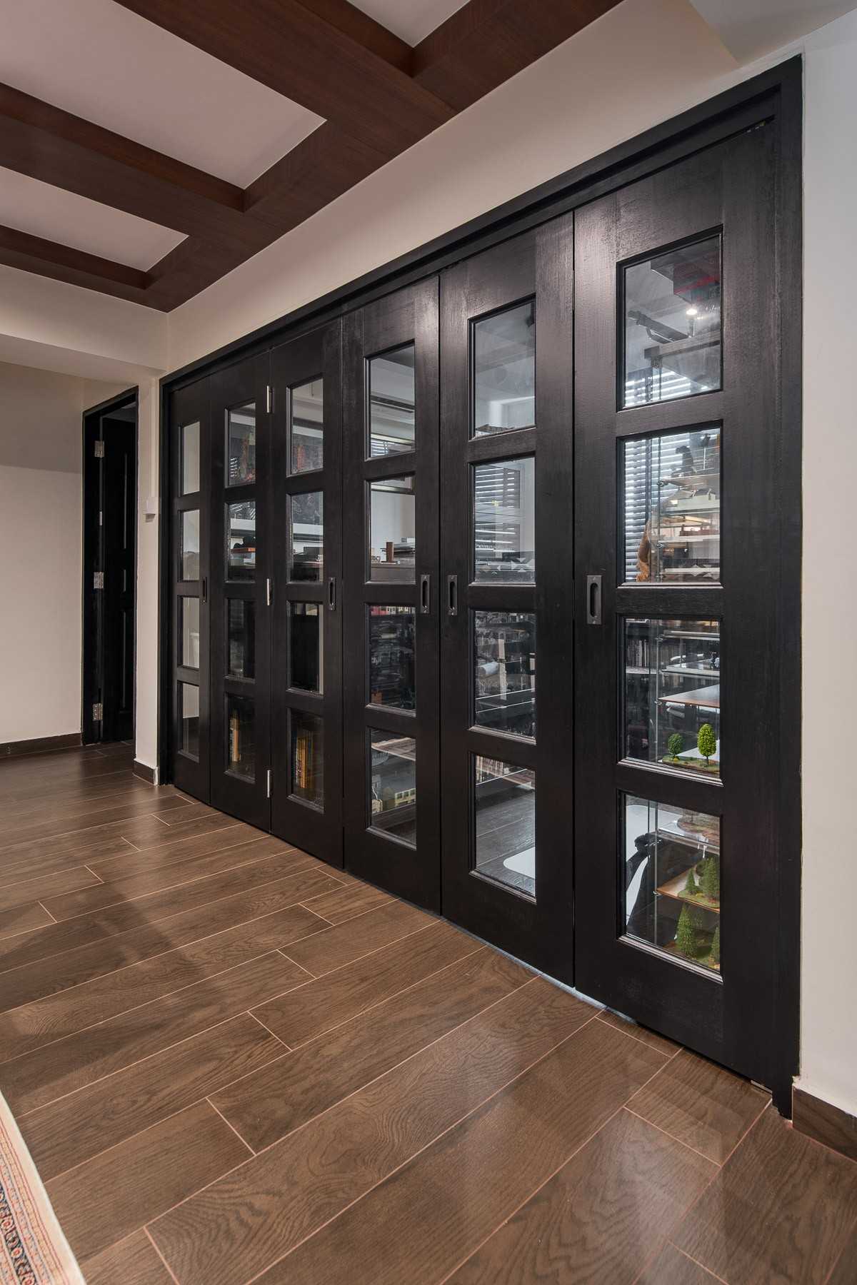 Country Dining Room with Drop Ceiling and Dining Table