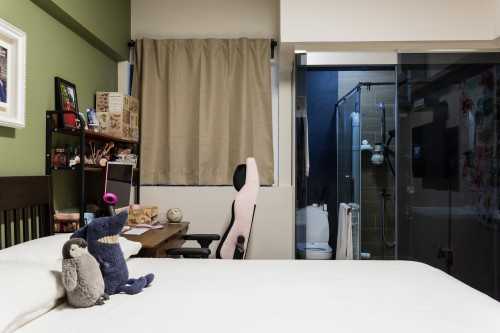 Contemporary Bedroom at 77 Telok Blangah