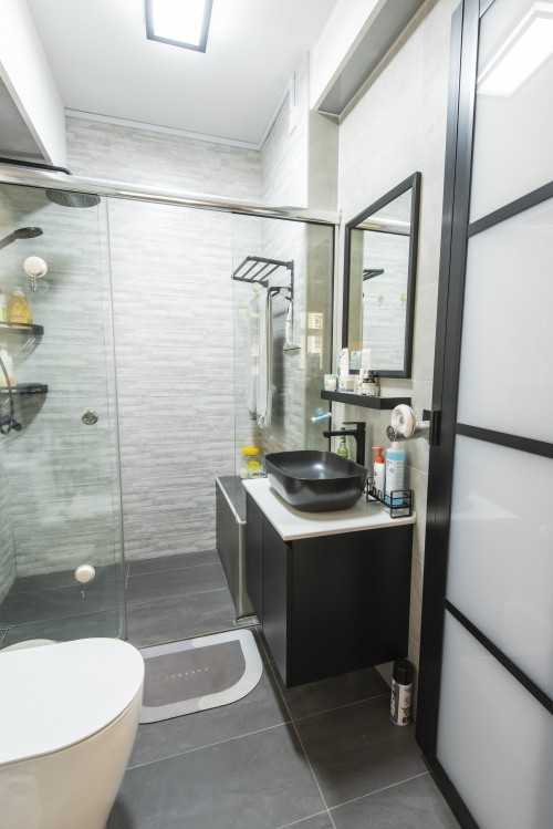 Modern Bathroom at 693B Woodlands Ave 6