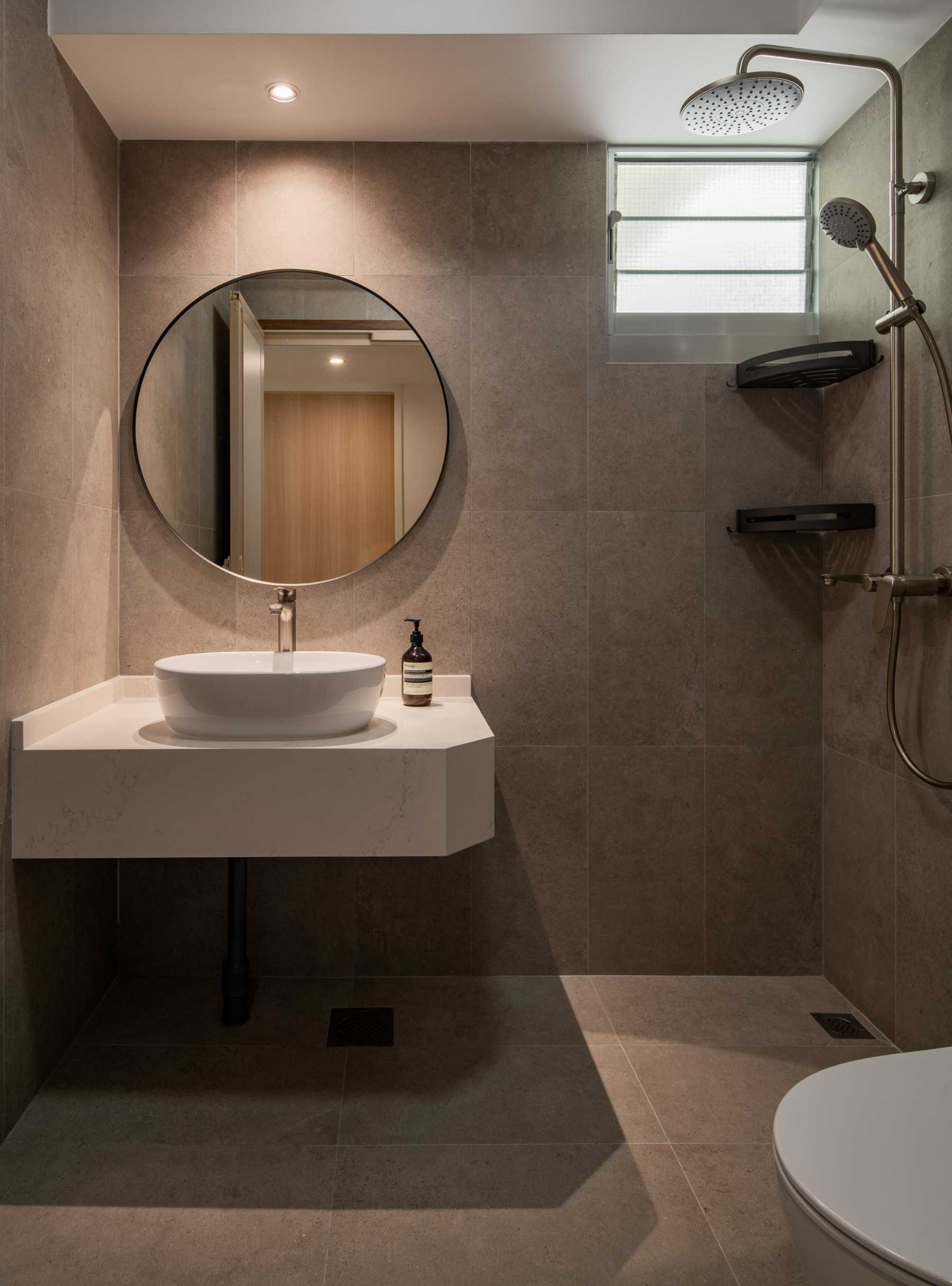 Minimalist Bathroom with Countertop and Homogeneous Tiles