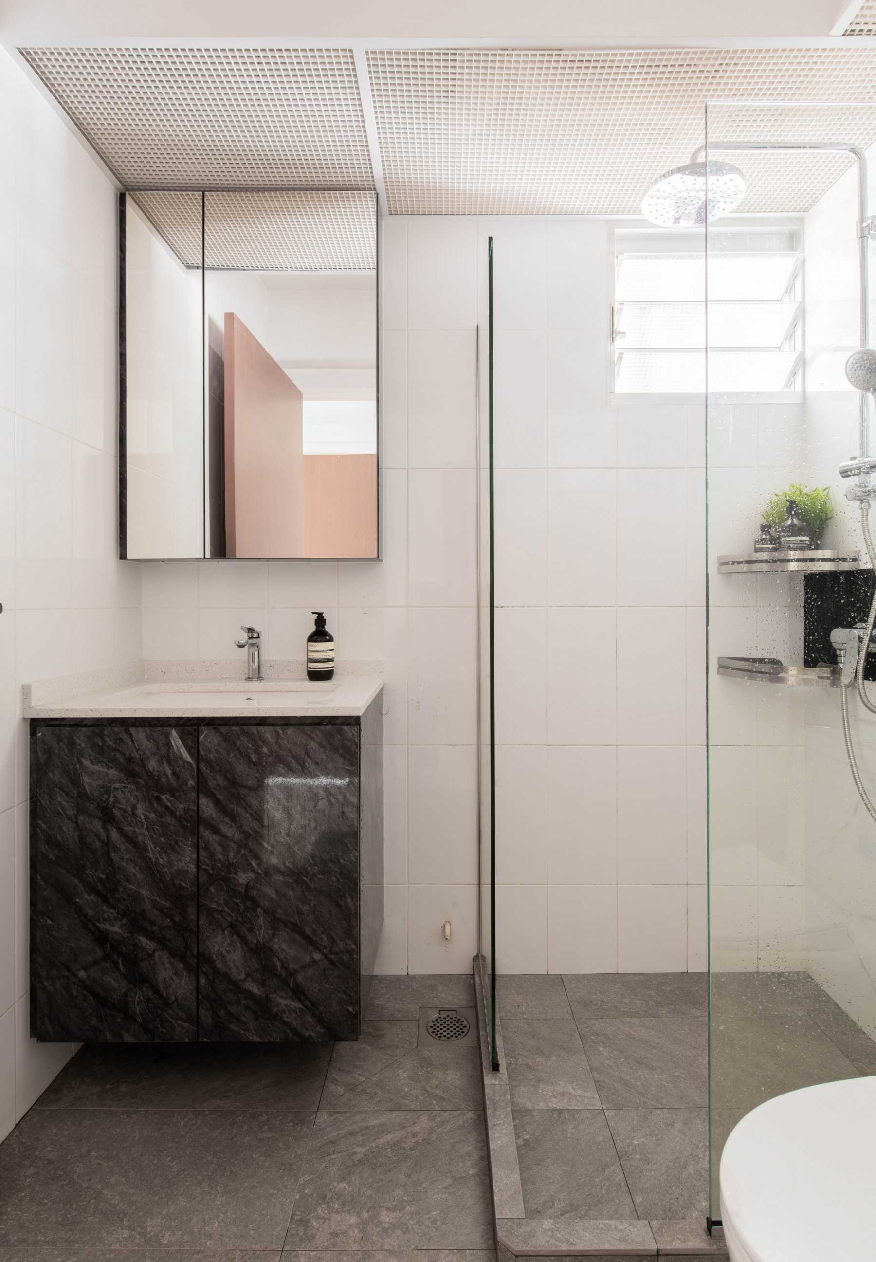 Modern Bathroom with Mirror and Bathroom Mirrors