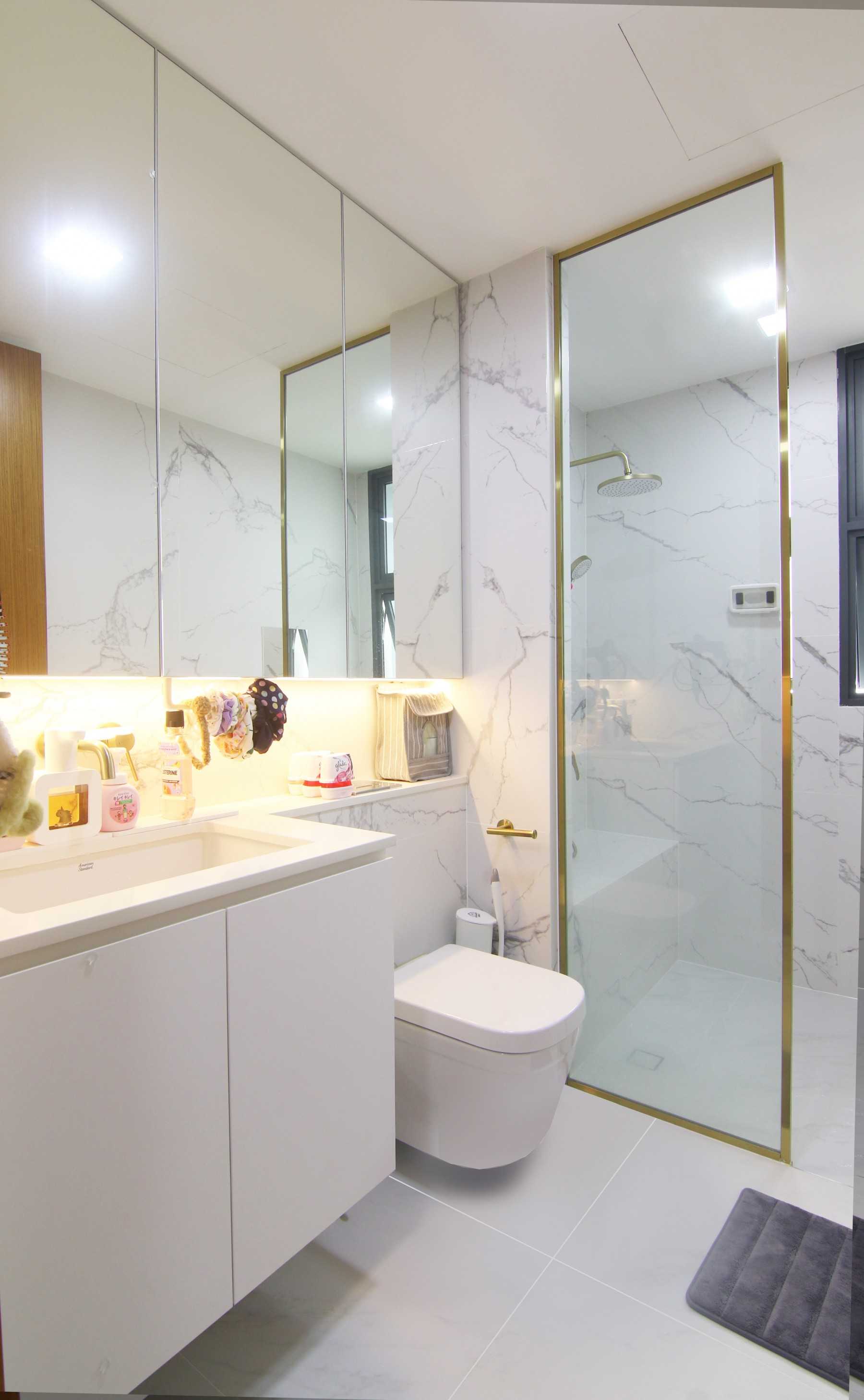 Modern Bathroom with Countertop and Glass Door