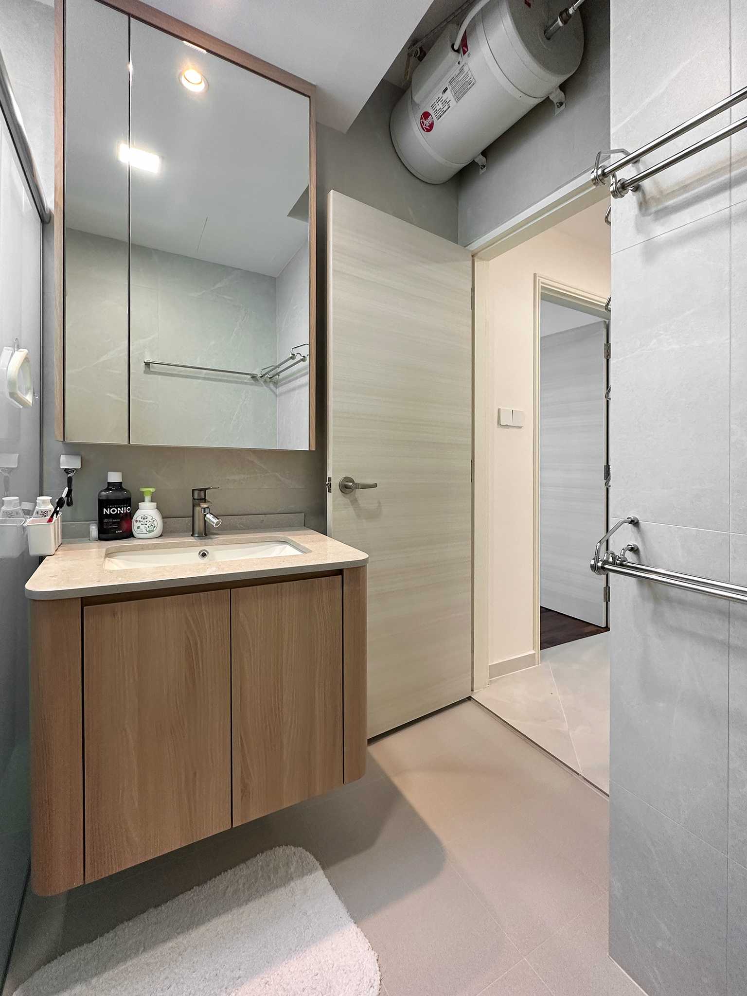 Scandinavian Bathroom with Mirror and Bathroom Storage