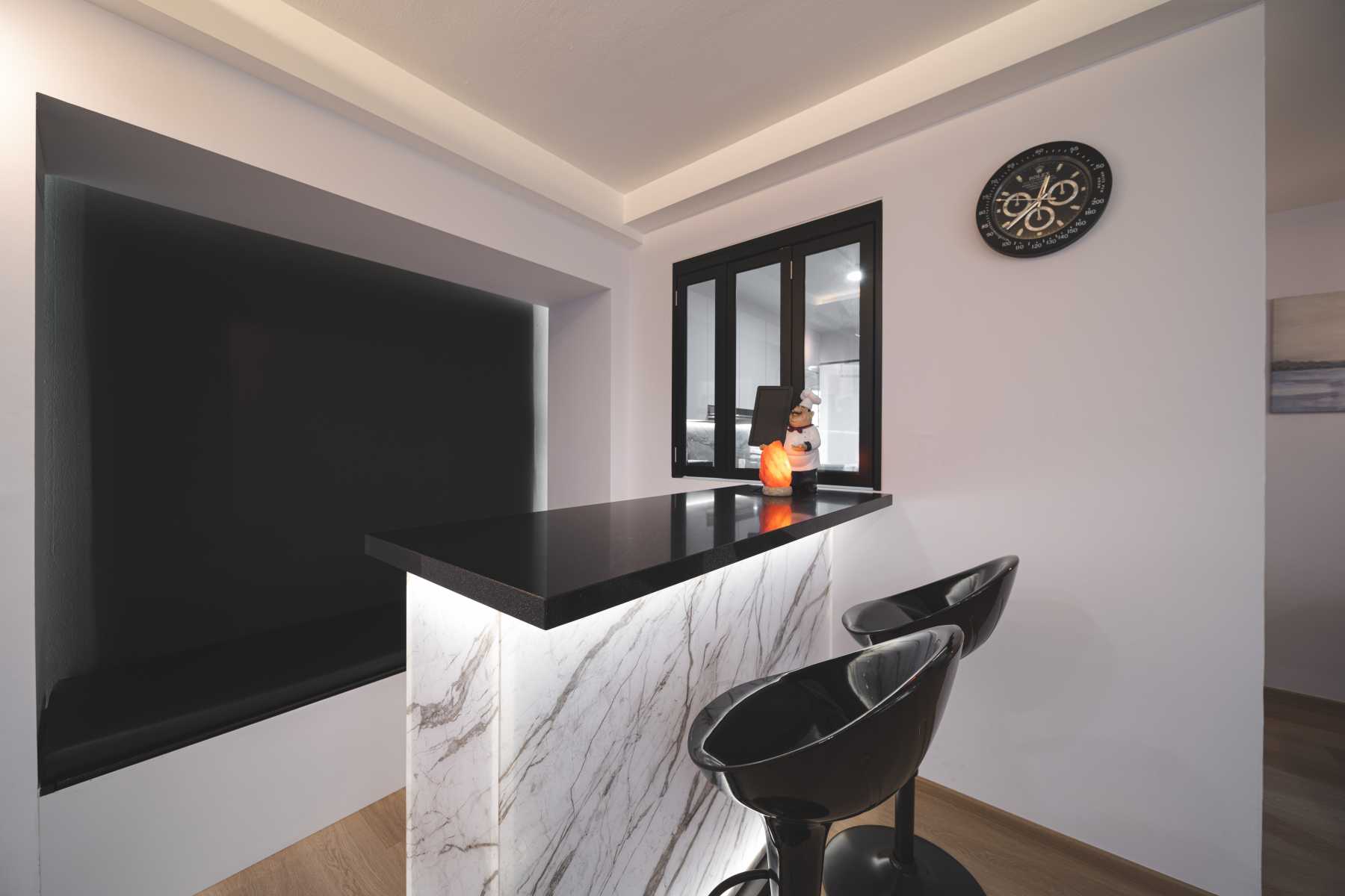Contemporary Home Bar with Countertop and Bar Counter
