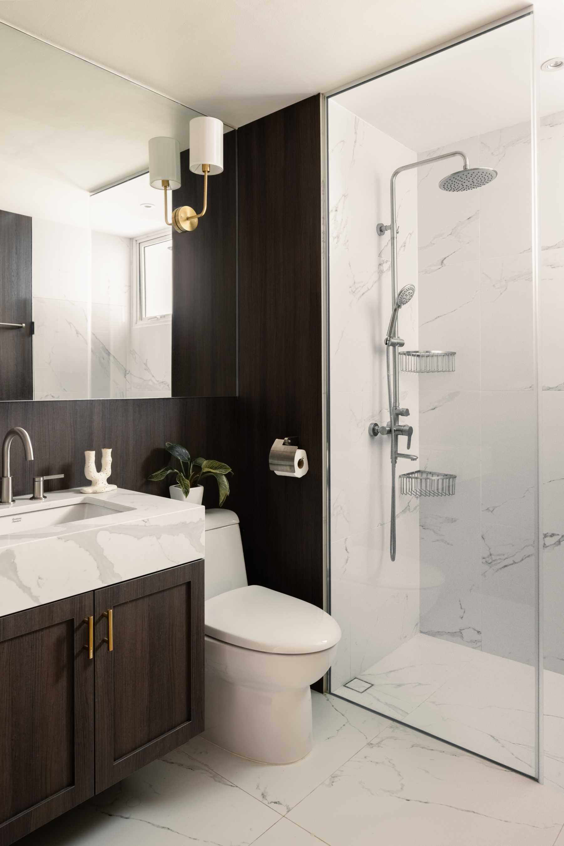 Modern Bathroom with Mirror and Bathroom Storage