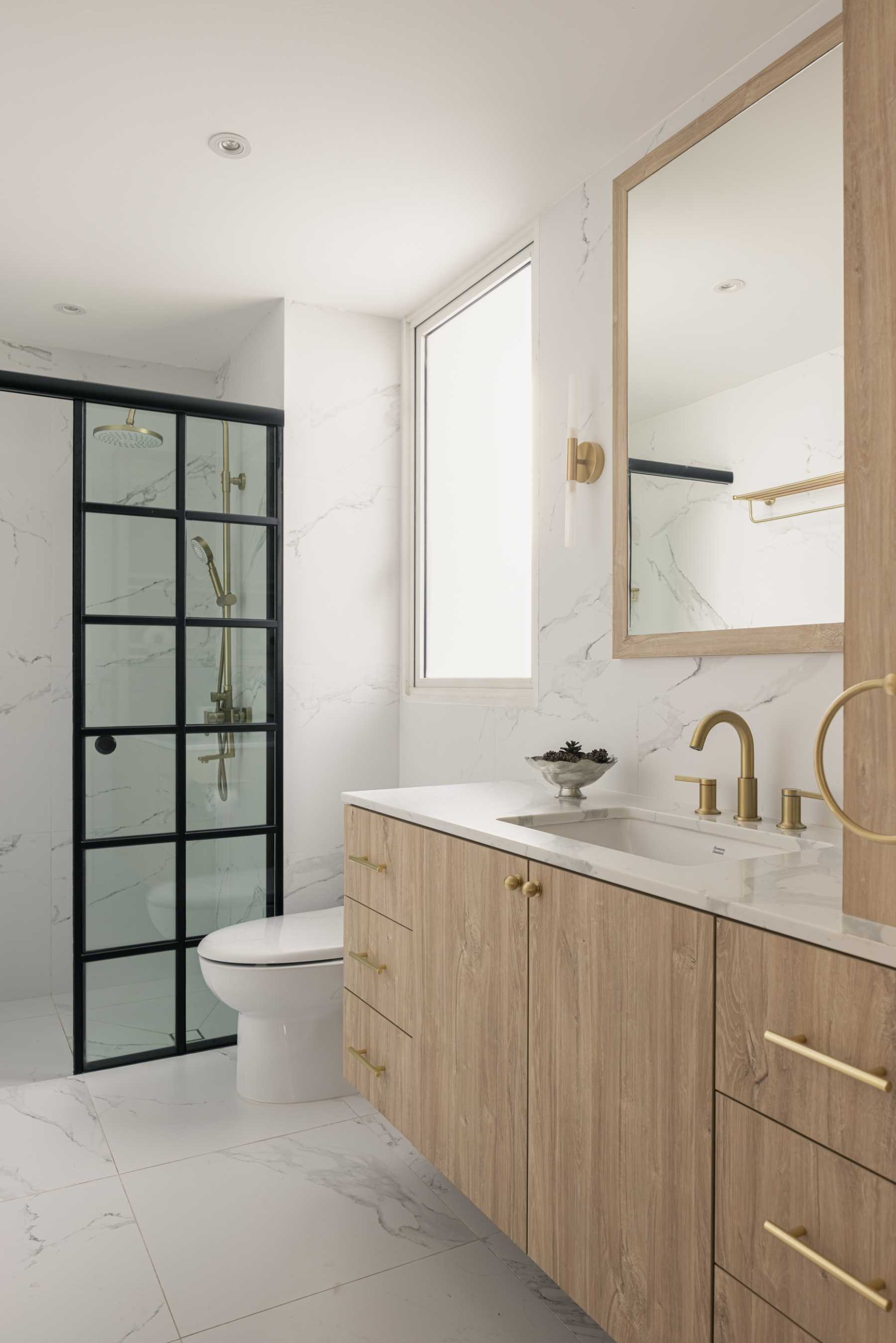 Modern Bathroom with Mirror and Bathroom Storage