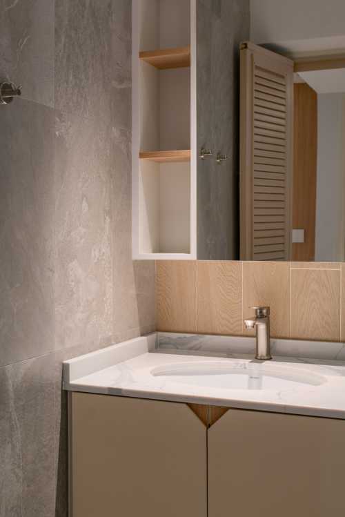 Minimalist Bathroom at 5-Room Resale @ Dawson