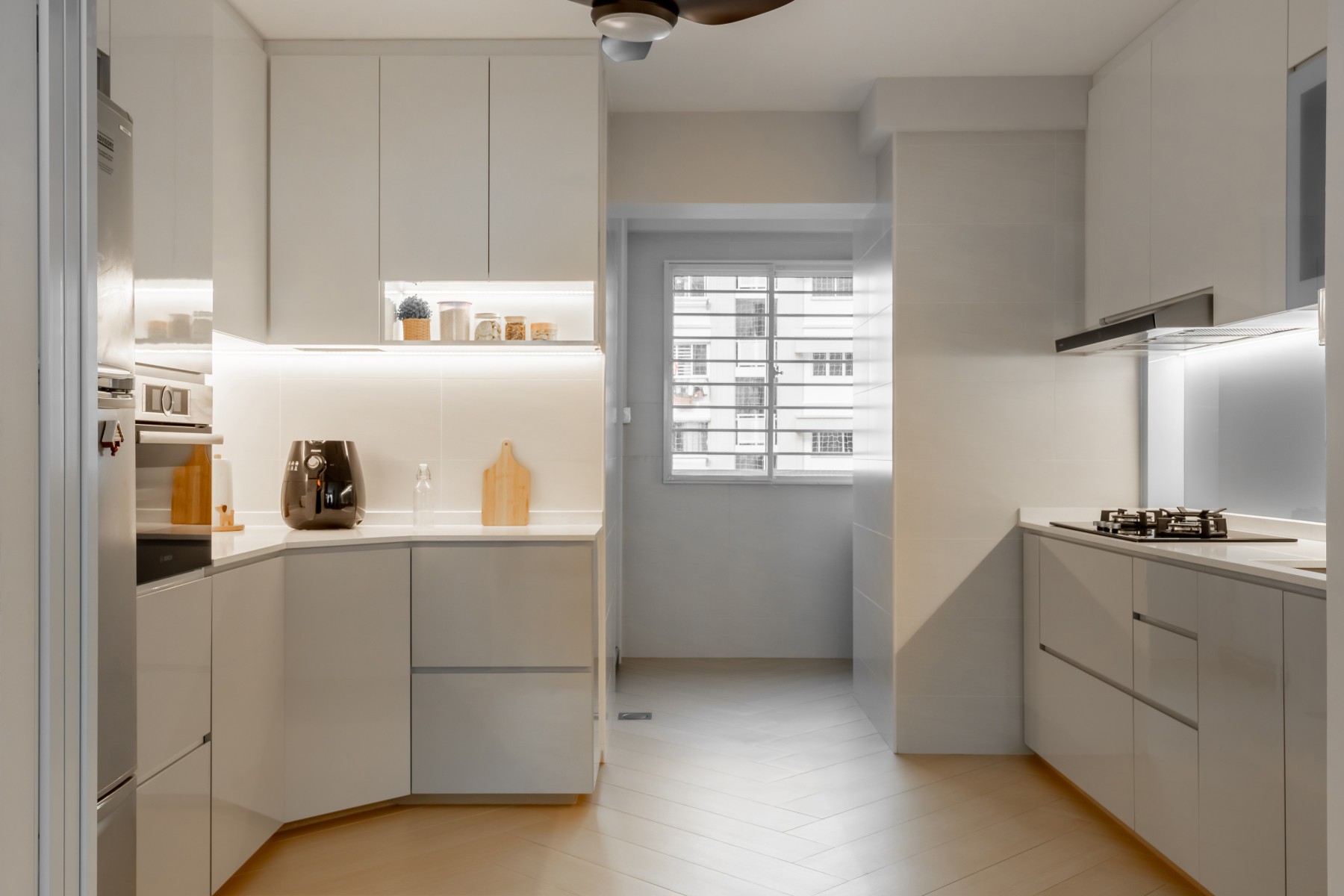 Minimalist Kitchen with Countertop and Homogeneous Tiles