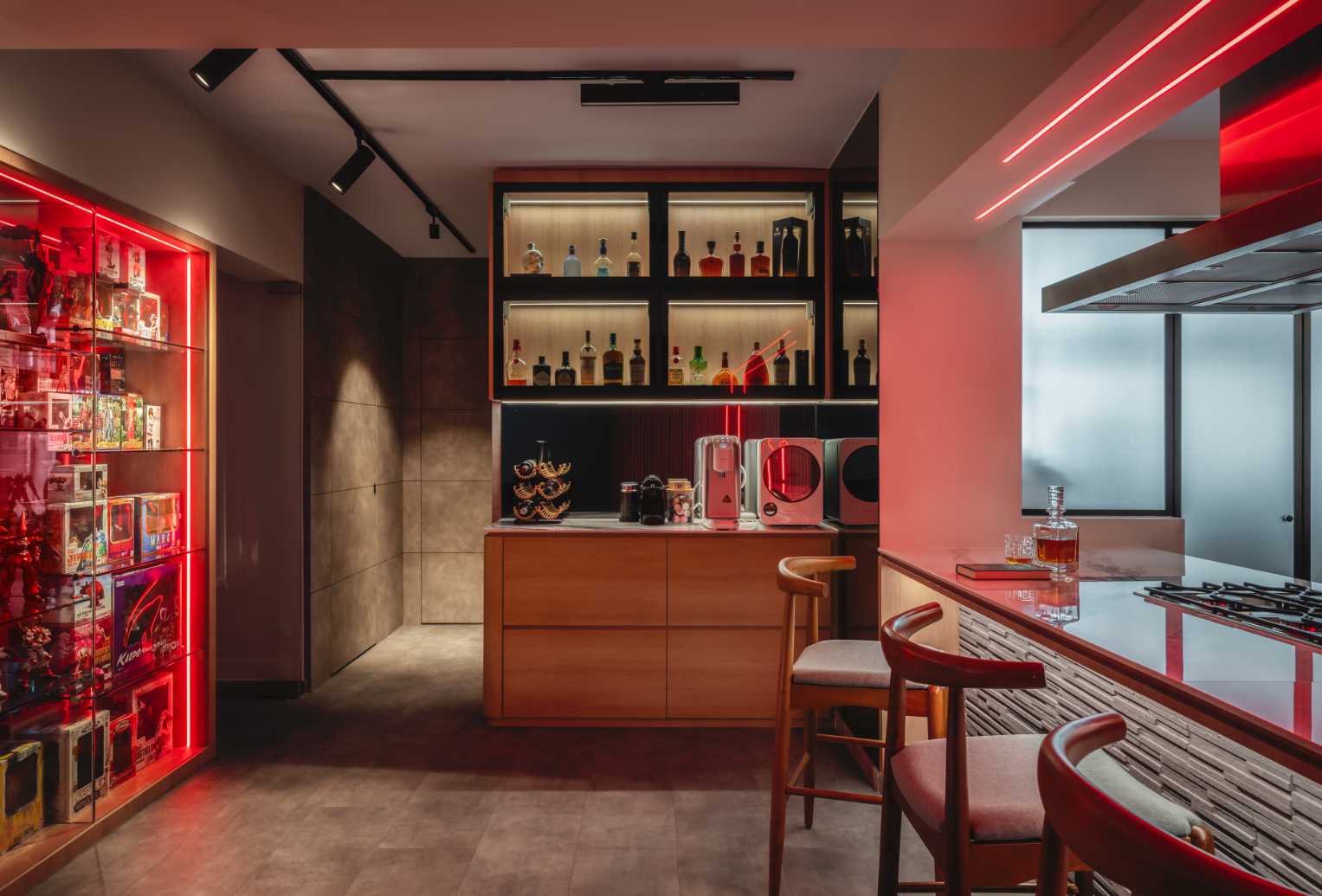 Industrial Home Bar with Countertop and Drinkware