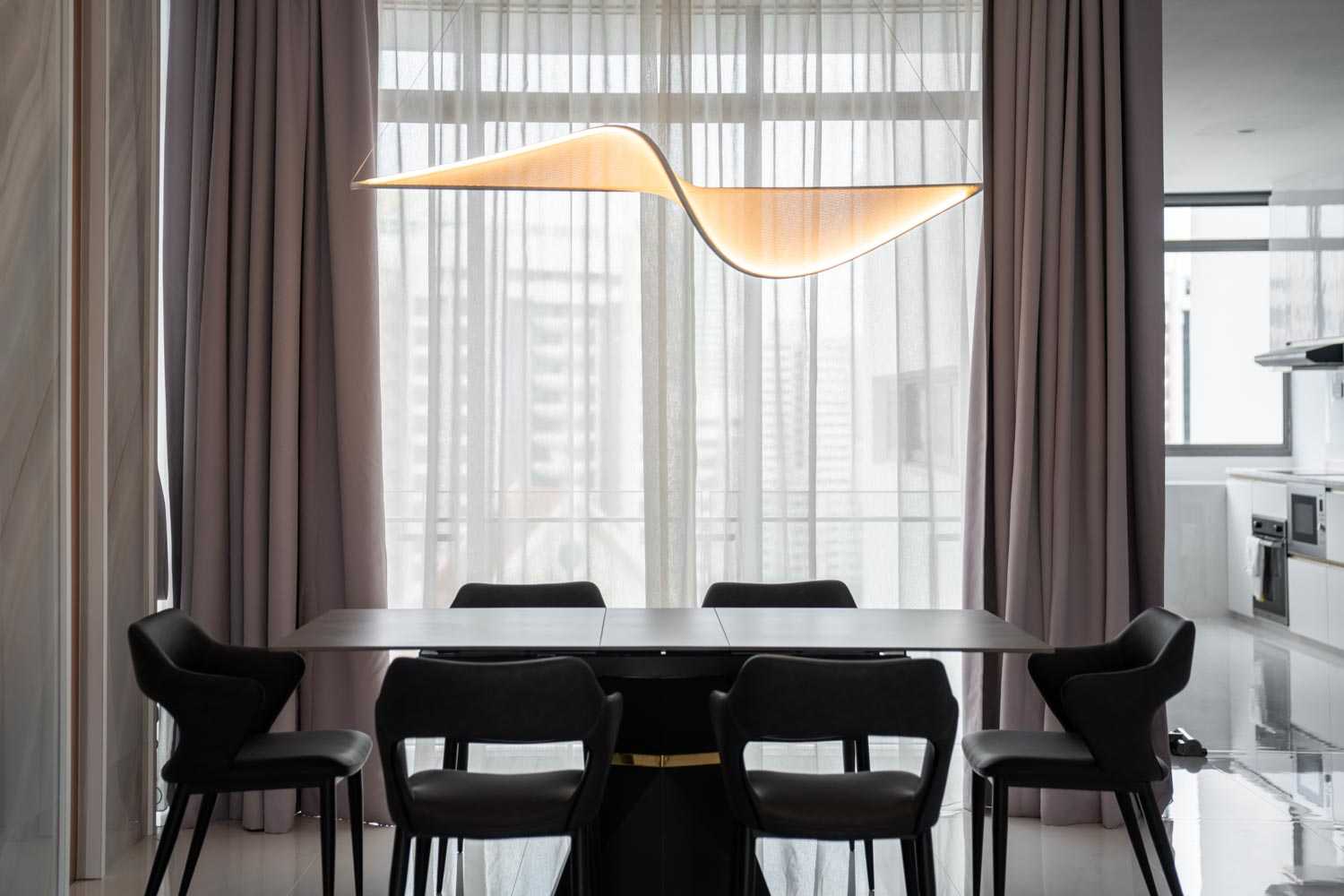 Modern Dining Room with Dining Table and Dining Chairs