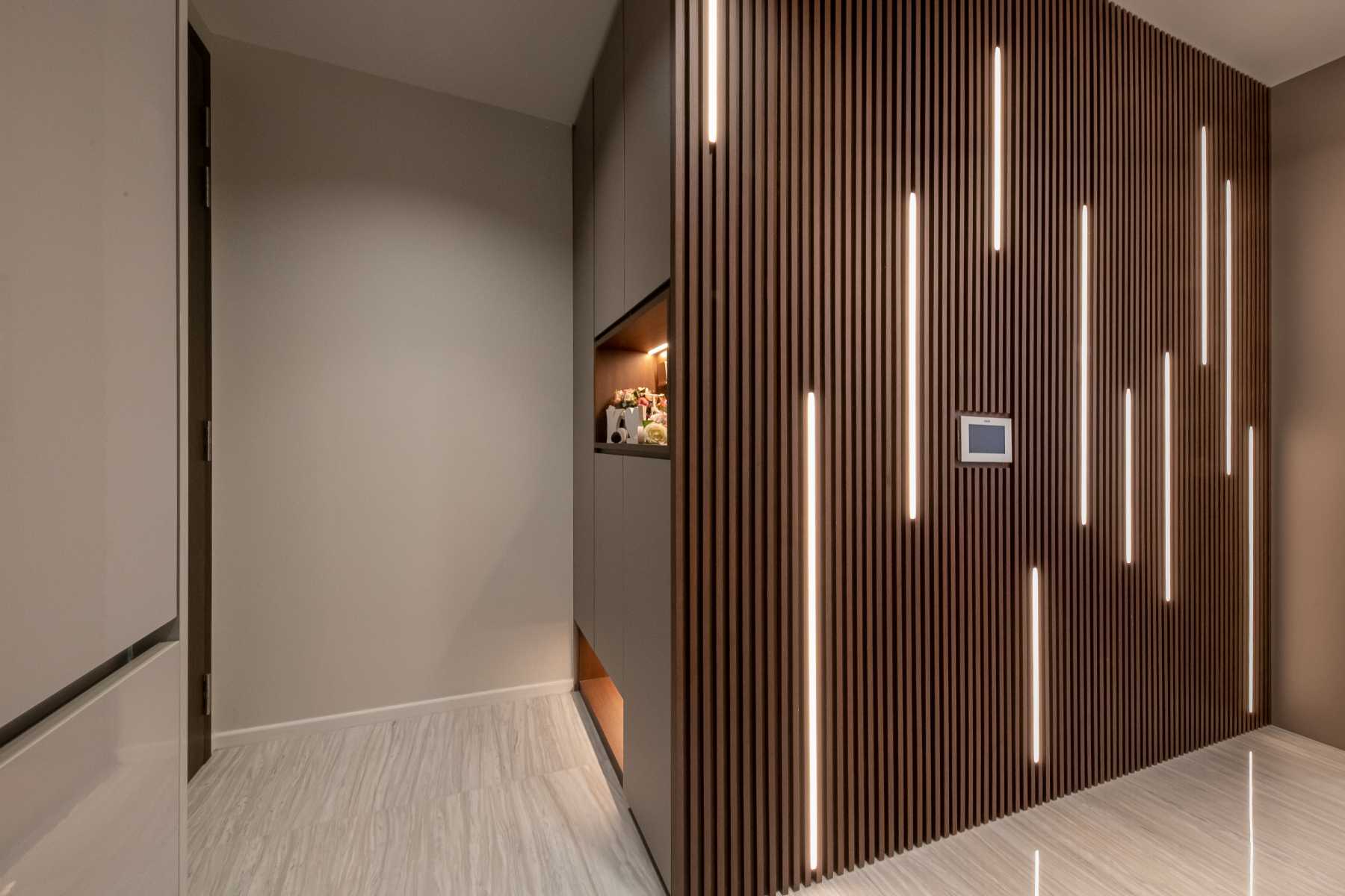 Modern Entryway with Shoe Rack and Small Storage
