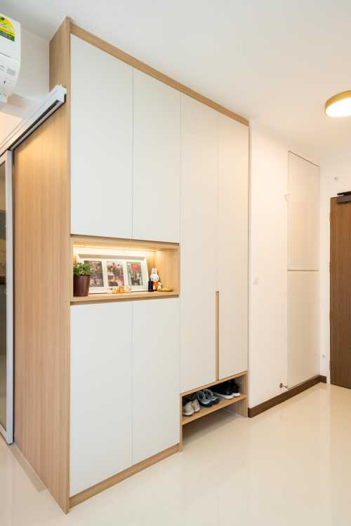 Contemporary Foyer at Teck Whye View