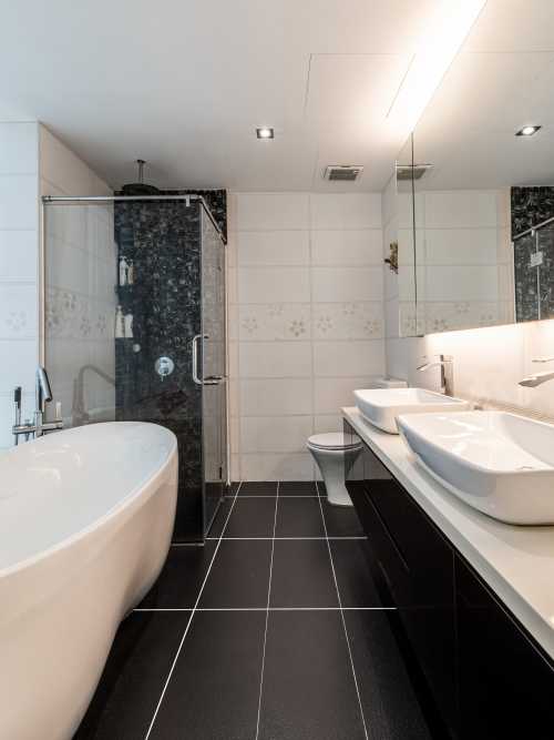 Modern Bathroom at Ris Grandeur