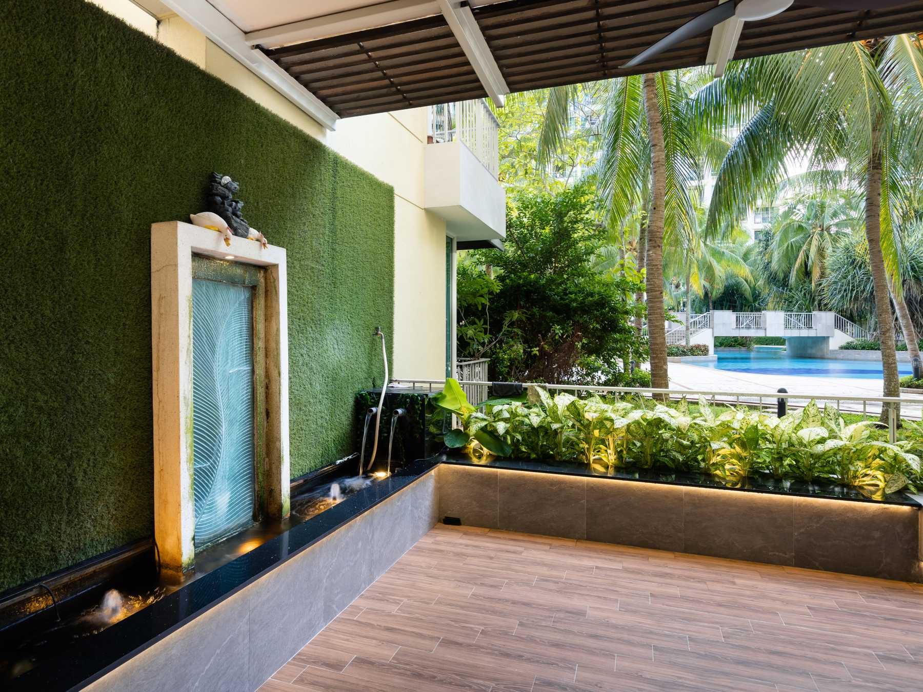 Modern Garden with Trellis and Green Wall