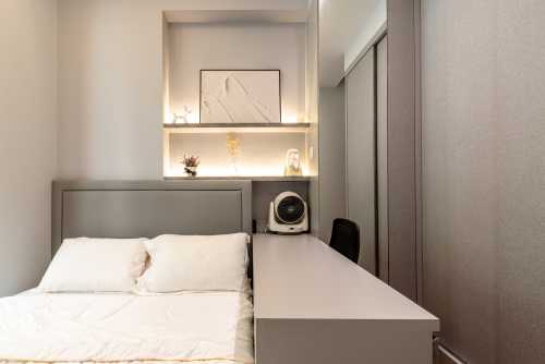 Modern Bedroom at Ris Grandeur