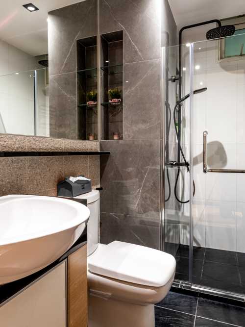 Modern Bathroom at Ris Grandeur