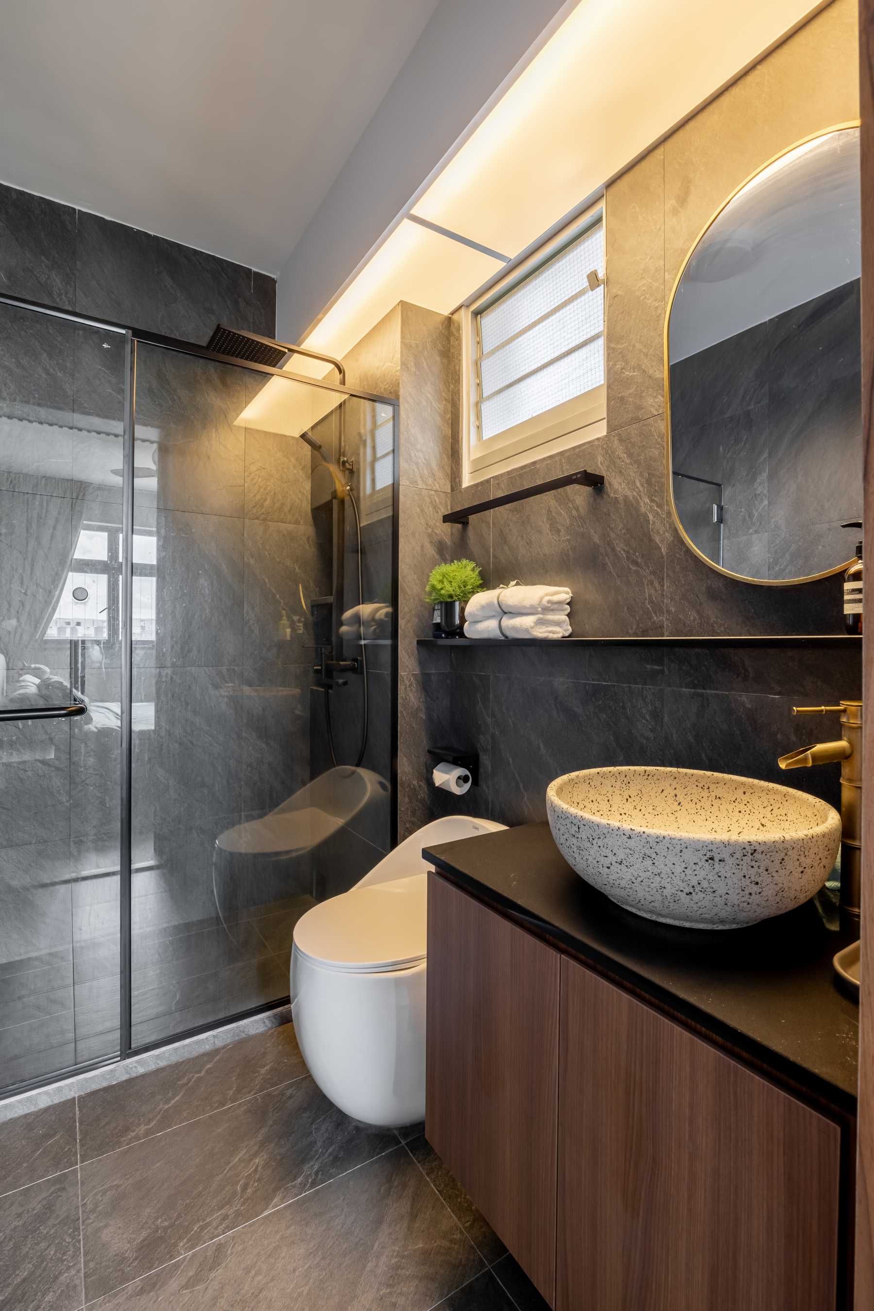 Scandinavian Bathroom with Homogeneous Tiles and Mirror